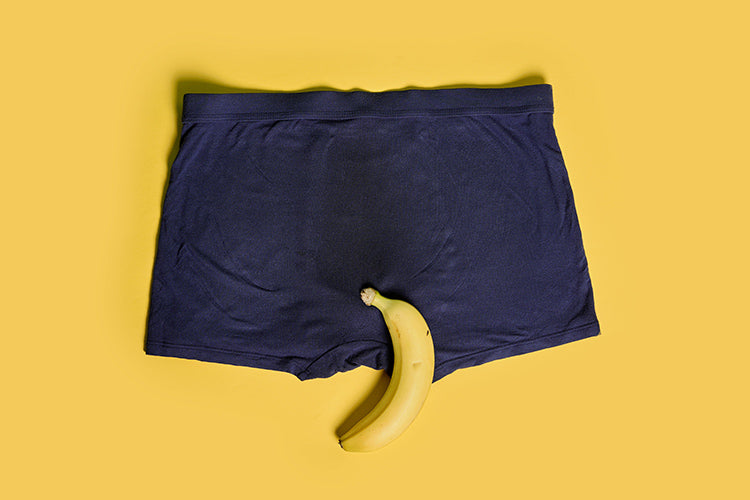 Unterhose und Banane auf Gelb